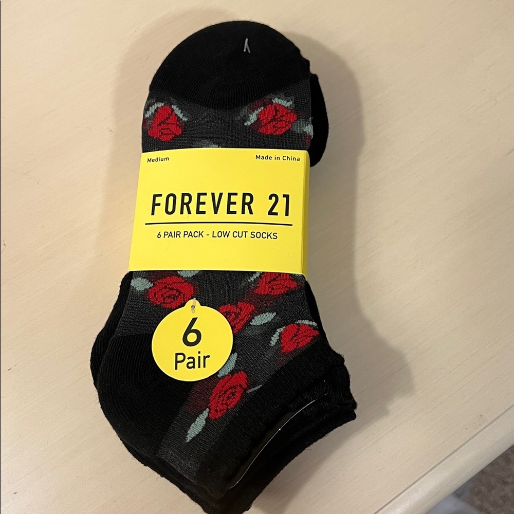NWT: Forever 21 Roses Design - Picture 2 of 3